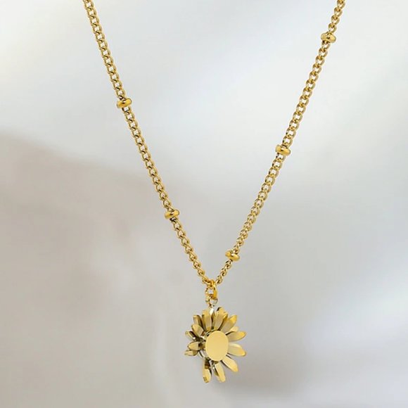 New 18K Gold Plated Daisy Diamond Necklace - Picture 4 of 6